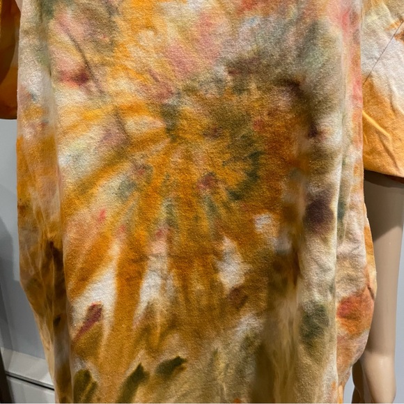 Tiedye vneck tshirt 2XL autumn spiral in brown, orange, and gold gravity dye - Picture 3 of 7